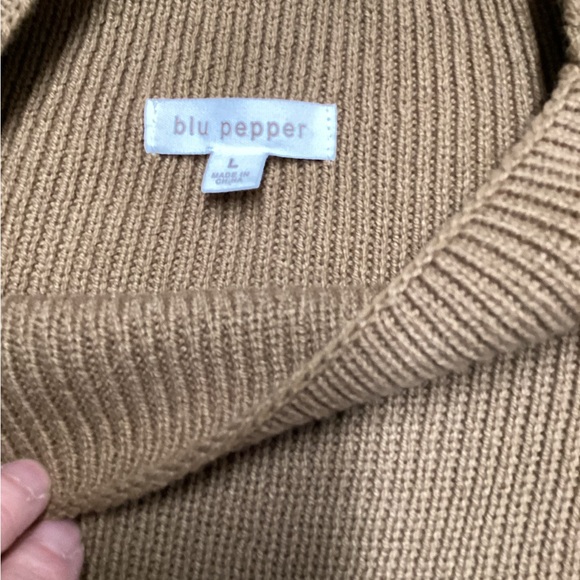 Blu pepper knit mock neck sweater. Size Large   Medium Brown - Picture 7 of 10